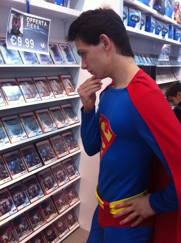 PlayStationIT's tweet photo. Guardate un po' chi abbiamo scovato nella zona #opengames, #luccagames #playstation #superheroes #tryps4 http://t.co/kfbcpbiXEK