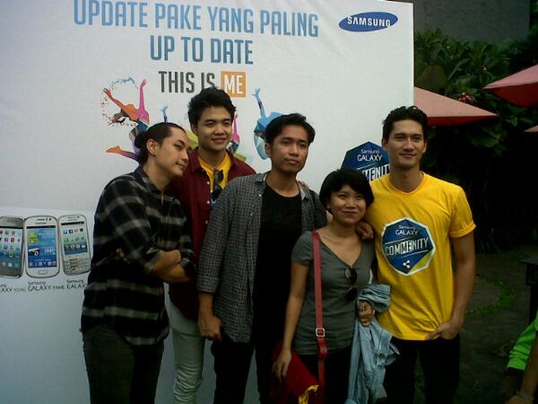 JohaNizer_ID's tweet image. Kak @JohanYanuar kak @rinoalisastra @AJ_AdiJaya with kakak admind @Anjinggombal :) #ComMEnity #Bogor @Samsung_ID