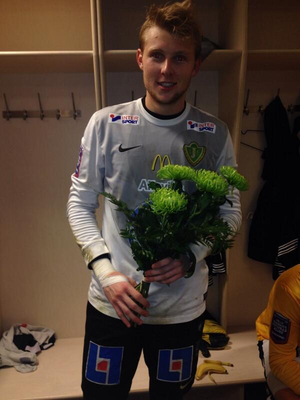 cajtoft's tweet photo. debut, nollan, matchens lirare. jag mår hyfsat... http://t.co/S1XxMQo3aw