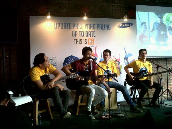 JohaNizer_ID's tweet image. Kak @JohanYanuar ka @rinoalisastra ka @thomas_sbastian @AJ_AdiJaya at event @Samsung_ID  #Bogor #ComMEnity