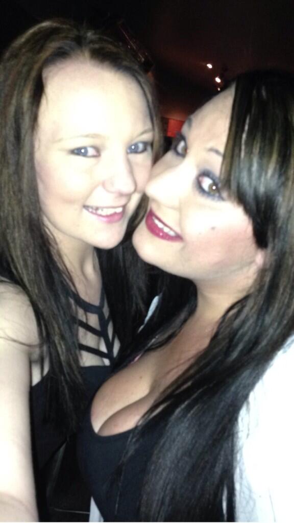 Bamber132's tweet photo. 😄😘💋❤💗👯👭 http://t.co/1E2dsHFtnO