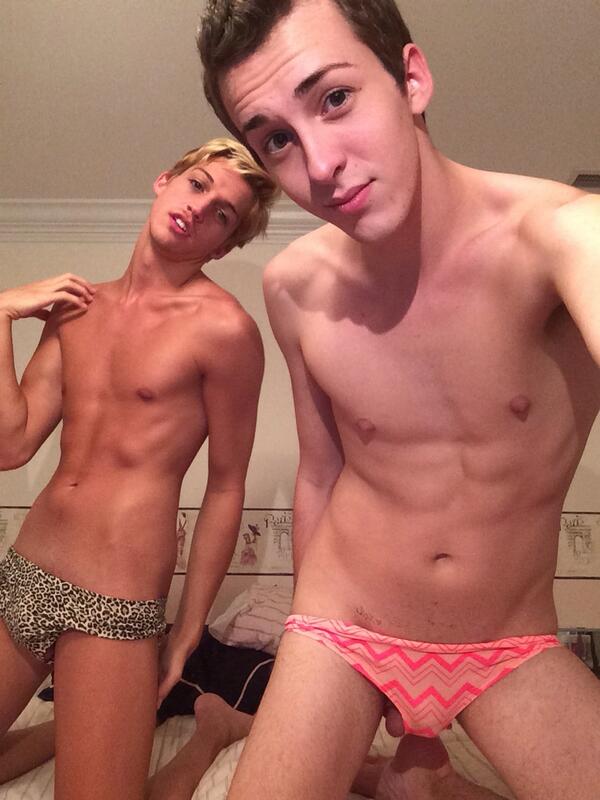 CarsonandLiam's tweet photo. Sneak peek during show(; come and play with us! We will be back on at 9 if you miss us now. http://t.co/0vlDI8aWSt
