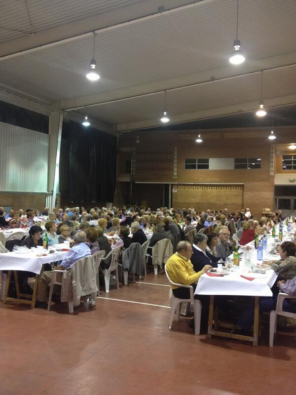 JosepIbarz's tweet photo. Amb 500 jubilats d'Almacelles convocat per l'Associació de jubilats i pensionistes d'Almacelles per la castanyada http://t.co/NhEPk9n2Qn