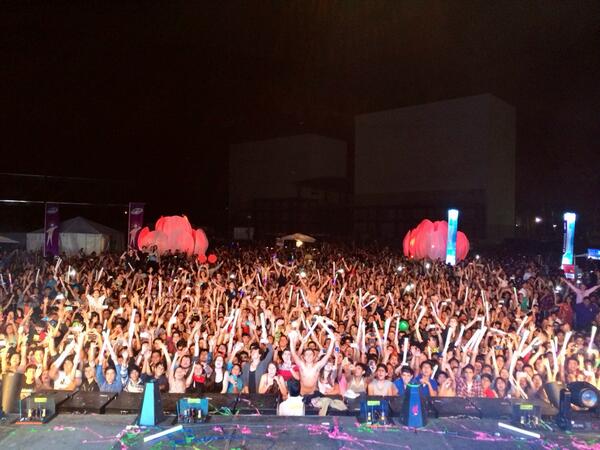 Zedd's tweet photo. GUADALAJARA LAST NIGHT!!!! http://t.co/x5mOzLuWiL
