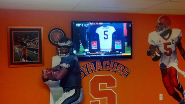 KurtWelsh's tweet photo. #5 being honored today by the Cuse...thanks for all the great memories @donovanjmcnabb !
#myalltimefavorite http://t.co/LaDtYVYzuV
