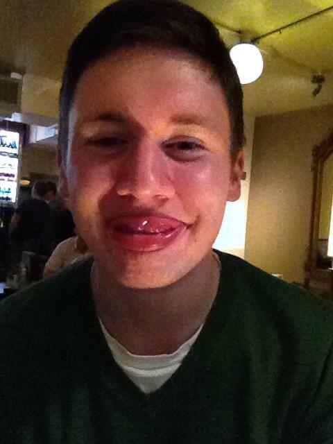 Emily_Grace92's tweet photo. @ironmike8  love your special face http://t.co/u3HM8RN1i8