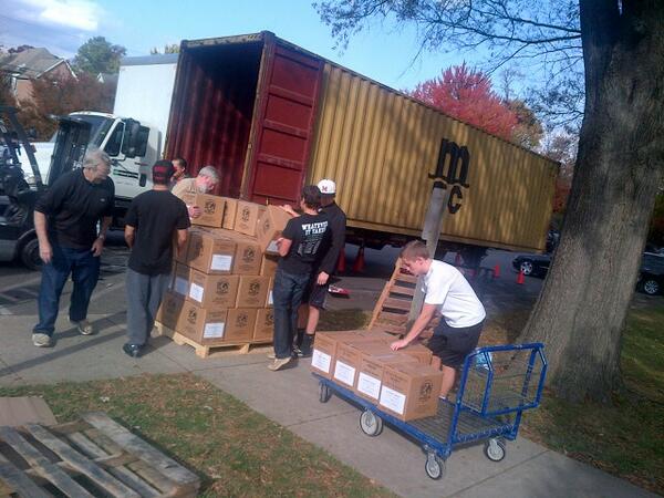 EMcLeodConnect's tweet image. #StopHungerNow step 4: boxes loaded into shipping container, which will go to Baltimore port, then Haiti