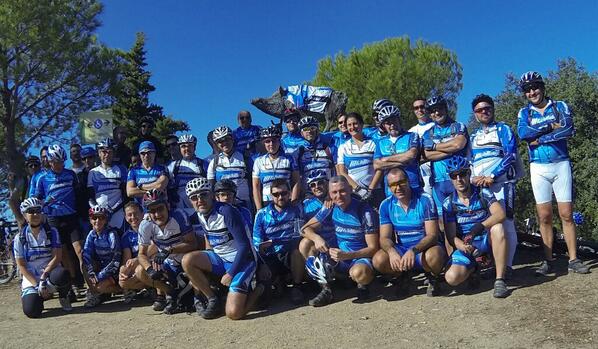 FushigiZ's tweet photo. Emocionado con los comentarios y fotos del homenaje de @mtbmalaga a Carmelo http://t.co/BR7c3Jn5RX http://t.co/26u5URMsD0