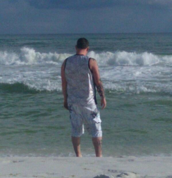 t_just4fun's tweet photo. Testing. At the beach. http://t.co/bybGl4tiKb