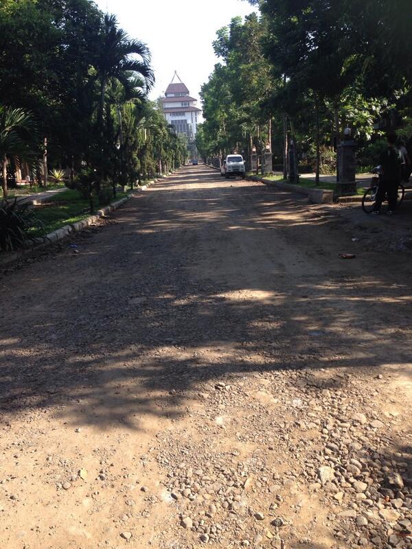 perbaikan jalan ini akan cepat selesai jikalau jumlah kendaraan yg melewatinya. tujuan CFD UB