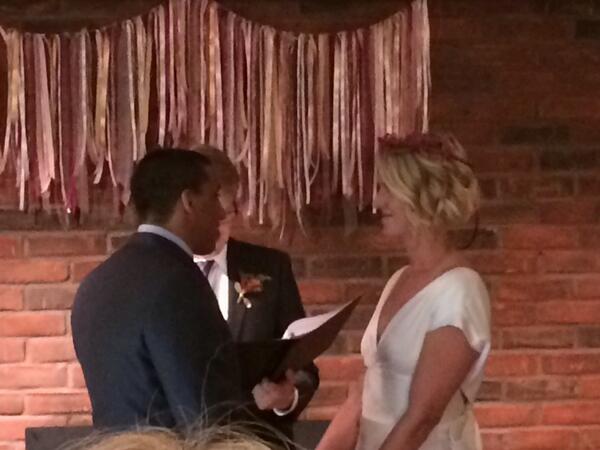 Bunnnsss's tweet photo. Congrats to @VidaleUnderRoos and @betsarmstrong1 on their big day!!! http://t.co/lPG6u3YvTI