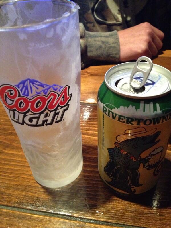 bs250f's tweet photo. Yea buddy#pineapple http://t.co/iwo4BScm4s