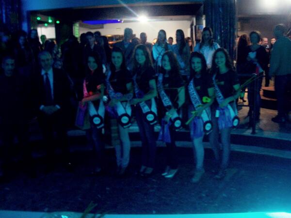 camilagulart_'s tweet photo. Garota Estudantil São Leopoldo 2013; #antiga #nós #lindaaas *-* @Luhbazzan http://t.co/aY6OTrSkr0