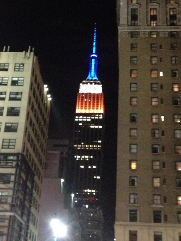 PabloADL's tweet photo. Excited! "@INGNYCMarathon All of #nyc is supporting our Marathon! #INGNYCM http://t.co/MMo1IpUTKH"