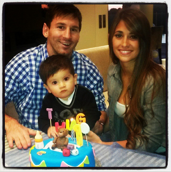 We love this photo of Messi's son Thiago's 1st b-day. Spread the birthday love: uni.cf/MT1 #messithiago