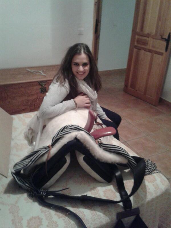 Ruben_Borge's tweet photo. @EvaM_LE  con su regalo de cumple!!!! http://t.co/5qwdgI40kb