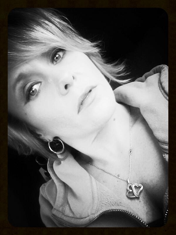 saramari166's tweet photo. #boredatwork #fml #6days #needsleep http://t.co/hqoqPF6zI0
