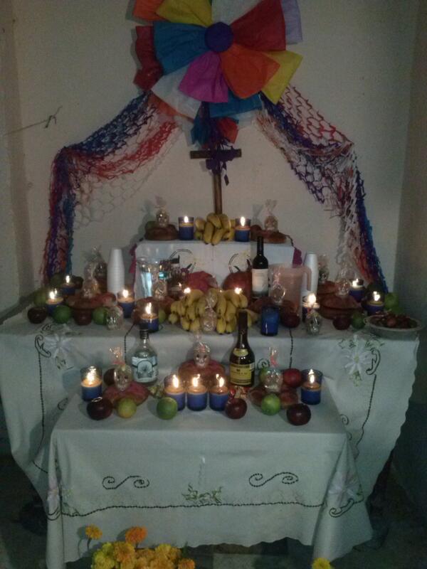 RomeroPilo's tweet photo. Para nuestros difuntos.... http://t.co/0QsigHXARm
