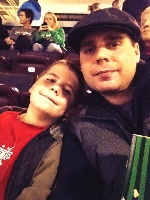 hackettjeff's tweet photo. @PetesOHLhockey enjoying the game http://t.co/AvLHG7YsX9