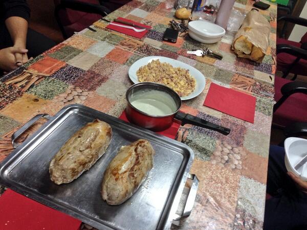 fini_insa's tweet photo. Terrible cena de tipsters @alvarogalan22 @hig0chumb0 @juanmita92 @DiegoAlonsoLope tipster @zengotitabengoa falto http://t.co/iWwjyo59Zg