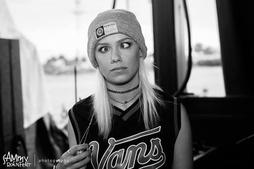 bethxnyp's tweet photo. how are u still hot when you make a weird face http://t.co/HH419HyVUb
