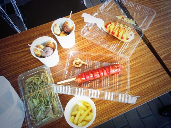 e_st2013's tweet photo. Ｅスト2日目始まりました！雨ですがみなさん頑張ってます。ステージはなK205に変わりました。お気をつけください。 http://t.co/ejKSlOP8zm