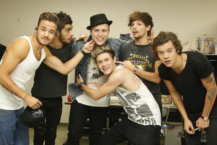 ソニーミュージック洋楽 秘蔵写真公開 ワン ダイレクション日本公演初日から オリー マーズと1dメンバーとの仲良しバックステージphotoが公開 日本で久々の再会を果たしたオリーと1d 本当にうれしそう オリーマーズ 1d来日中 Http T Co