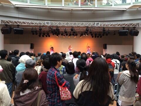 アイカツ シリーズ データカードダス公式 على تويتر アイカツ 新op Edテーマのcd発売イベント1回目 大阪 あべのキューズモール とっても盛況です ご来場いただいた皆様 ありがとうございます 次回は13 00スタート予定です Http T Co Pw7avdghgt