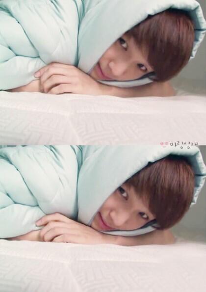 BtoB_fancy_bot's tweet photo. 여울비)(기상.ver)얼른 일어나라니까 애교부리는 임현식  `우리쪼끔만 더있다가 일어날까??응?` 그.....그렇게 처다보면 넘어가잖아 http://t.co/lCIzotF0Mc