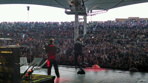 angeleinaustin's tweet photo. @Tufstrings @Justin_5591 Awesome show @TheBuzzFest! http://t.co/0T8mObBsQU
