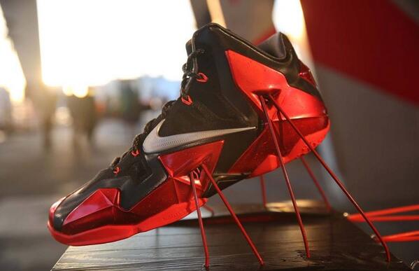 SneakerNews tweet picture