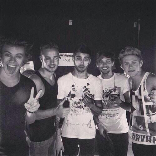 Louis_T0mlins0n tweet picture