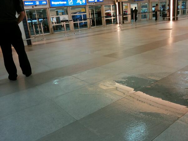 montydiva's tweet photo. Inr ge haalathu duvahe dhuvahe dashadany... dhivehinge airport dhivehinnasehy govi baigandhu kobaa?? http://t.co/KS9cVRQcc4