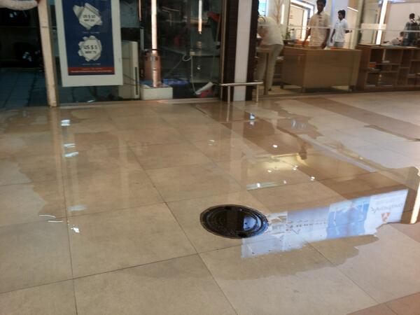 montydiva's tweet photo. @nazim7878 airport dhiy hikanvadaigen dhevun edhen. http://t.co/ffzM2X3o9X