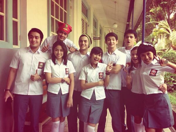 SCTV_Tiba2cinta's tweet photo. Kekompakan team #CBDPAA2 @rizkynazaarr @aji_ilham @MarcellDarwin @RizkiAlatas @AnisaRahma_Adi :)) http://t.co/TVSDLg1kHd