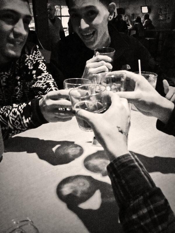 inaagzz's tweet image. TURN DOWN FOR WHAAAAAAA #ourlifestyle #erweekend #lilfamily #wasssupp @Omar_eXchange @thugg_nastyyyy @Jalisco9Jm