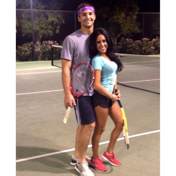 alexiloo's tweet photo. Tennis, rain, and Brett 👌 http://t.co/NqpDRlQNhJ