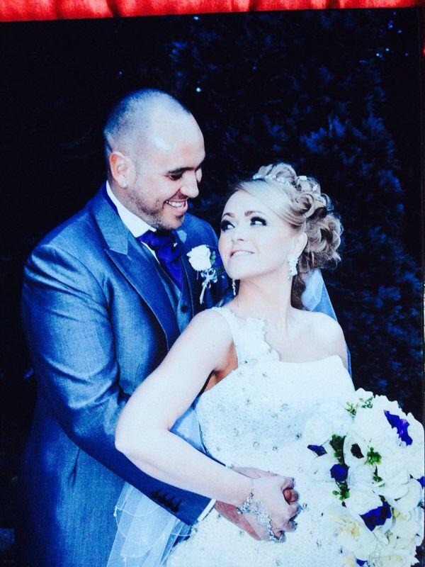 CrossleyDeborah's tweet photo. Happy 1st wedding anneversary to my big bro and my beautiful sister in law♡♥♡
#loveubothloads xx http://t.co/4sslY3lKz4