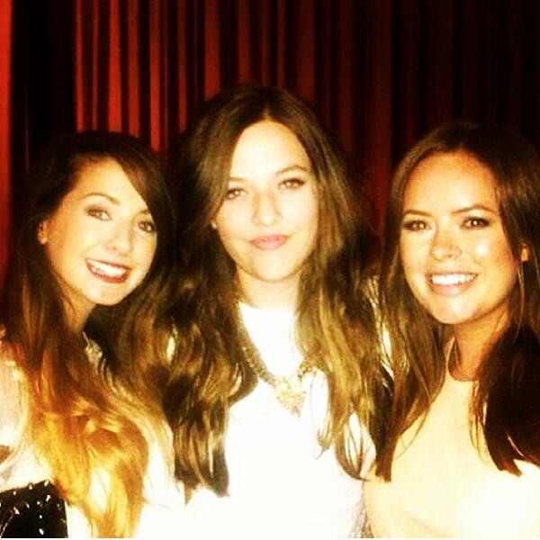 fizzybest13's tweet photo. Love you girls @officzoe http://t.co/VKTZzIvWVZ