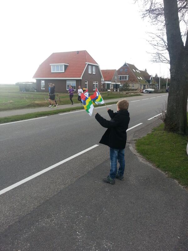 Syts88's tweet photo. #berenloop de echte fan. http://t.co/t8WMAUh3DX