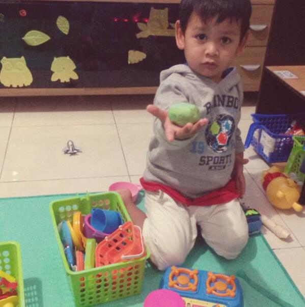 #Aksa is back,so happy to find his #DIYplaydough is in its basket.Then,he cooked soup for Ibu and Papa :*