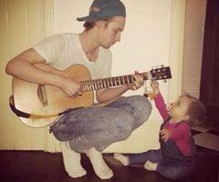 <a href="/FakeLifeXoXo/">☆Em.☆</a> i will teach you how to play guitar like daddy
