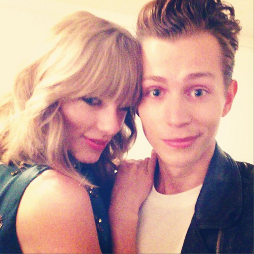 TheVampsITA's tweet photo. James ha finalmente incontrato Taylor Swift! http://t.co/uW0UmMyTw7