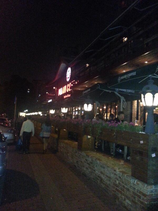 Outdoor coffeeshop at Hongchenlu. Owened by Korean. 장사 잘됨!