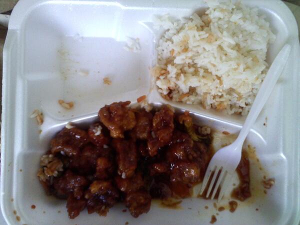 willeenahh's tweet image. Omonomonom....#ChineseFood #GeneralTsoChicken #LeftOvers