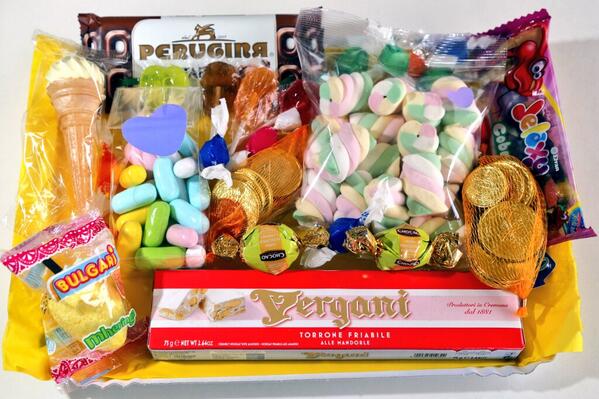 assAngelman's tweet image. Che ricchissimi #vassoi per S.Lucia. Con un contributo di 10€ per la #ricerca si rendono felici i #bambini!