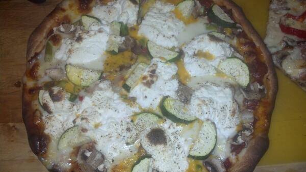 brooklynkitchen's tweet photo. Veggie ricotta pizza w/ extra roasted garlic... http://t.co/069Xsegwjh