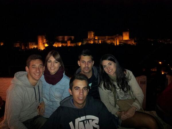 AdrianAguila93's tweet photo. Fotazo del finde @IreMedina_ @JuanCuevas93 @AntonioBLara @IreLuquitas #Findegranaino #Oleee http://t.co/8aue6Kvjfp