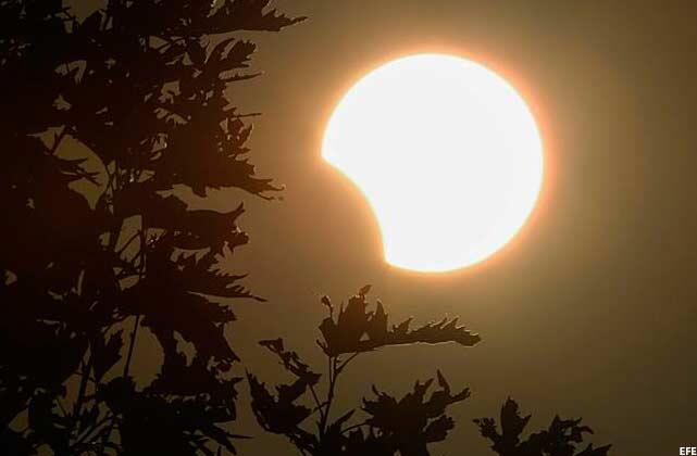  Un eclipse híbrido ocultará el Sol en noviembre BYLgnt9CcAANbt6