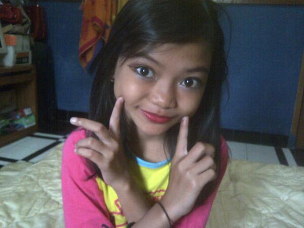 NovitaHumairoh's tweet photo. Kondangan dulu yuk ciiiin http://t.co/SqpK3MDqol